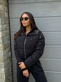 Яке Elegant Black