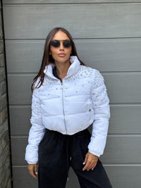 Яке Elegant White